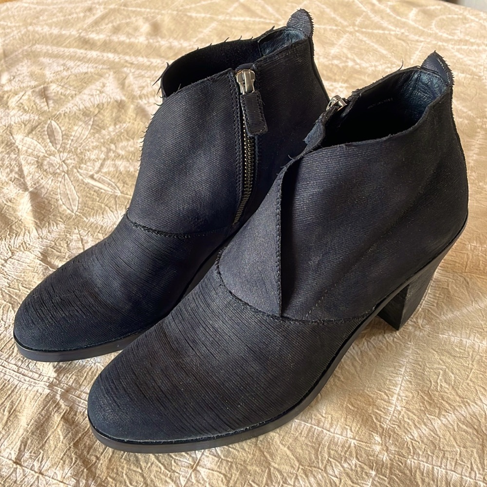 Eileen Fisher Textured All Black Ankle Boots 7.5